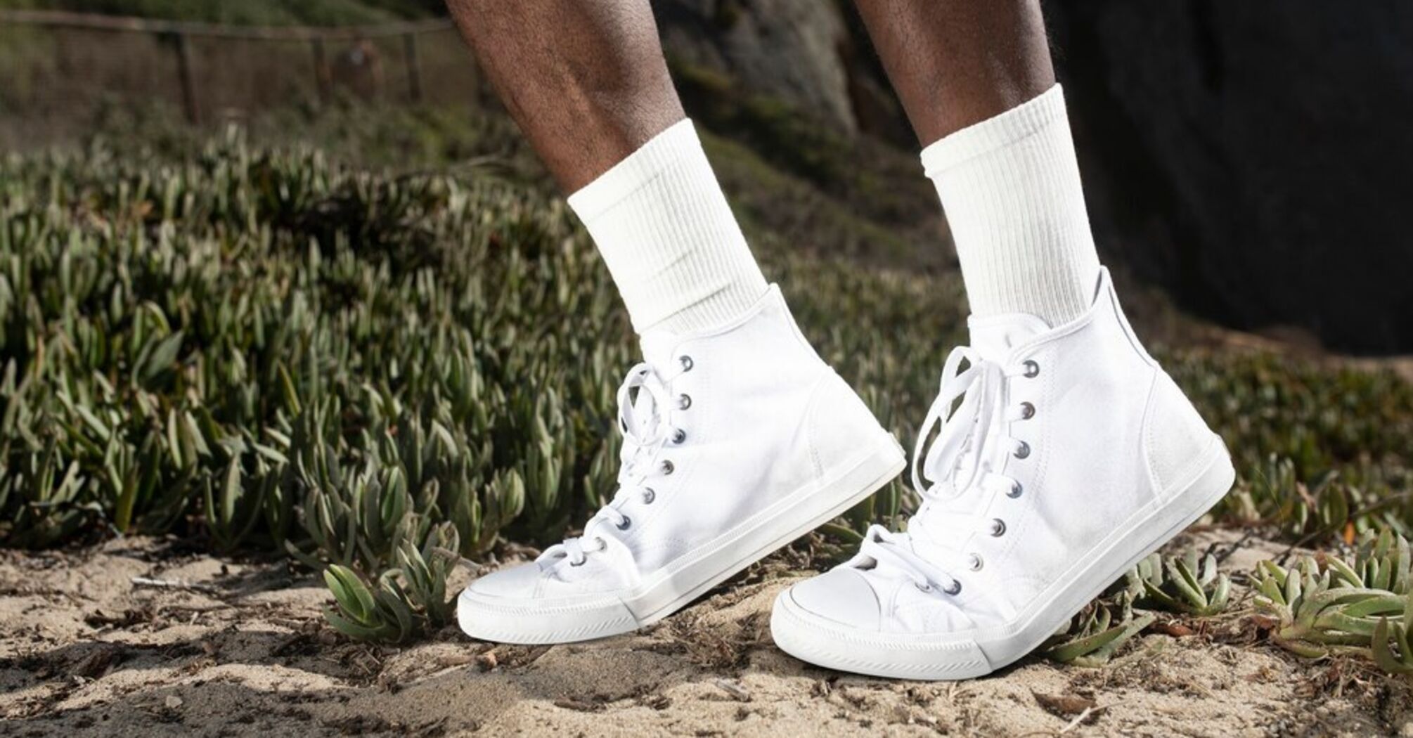 How to return snow-white color to socks: a simple trick