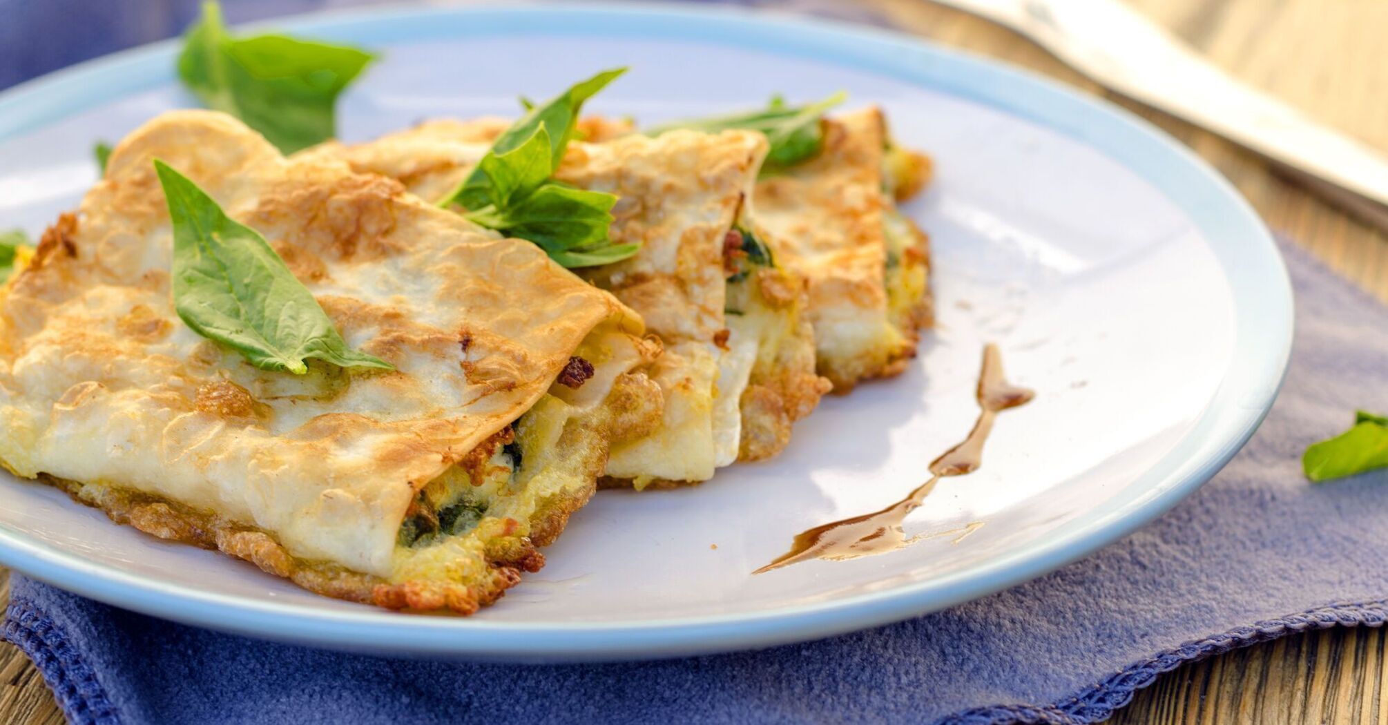 What to make with pita bread for a snack: recipe for a budget and hearty dish in 5 minutes
