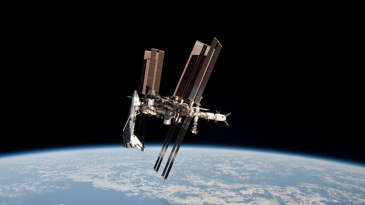 Broke into more than 100 pieces: ISS astronauts forced to hide in shelter for an hour due to Russian satellite