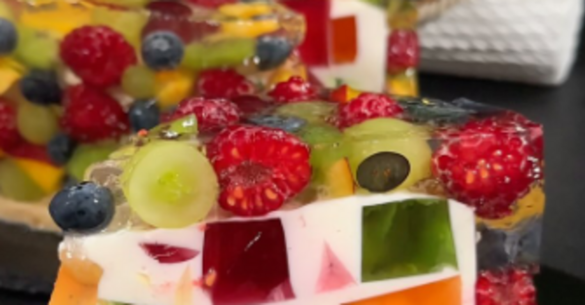 Very beautiful and nutritious jelly fruit cake: step-by-step recipe