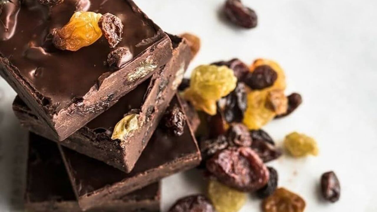 Healthy homemade sweets with nuts and dried fruits: you only need four ingredients