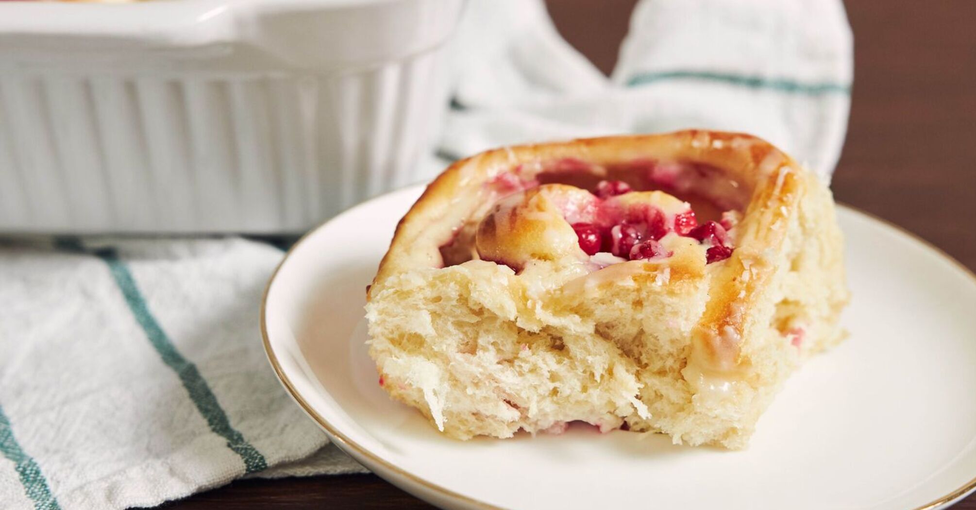 Cottage cheese casserole with berries: what to add to make it very tender and light