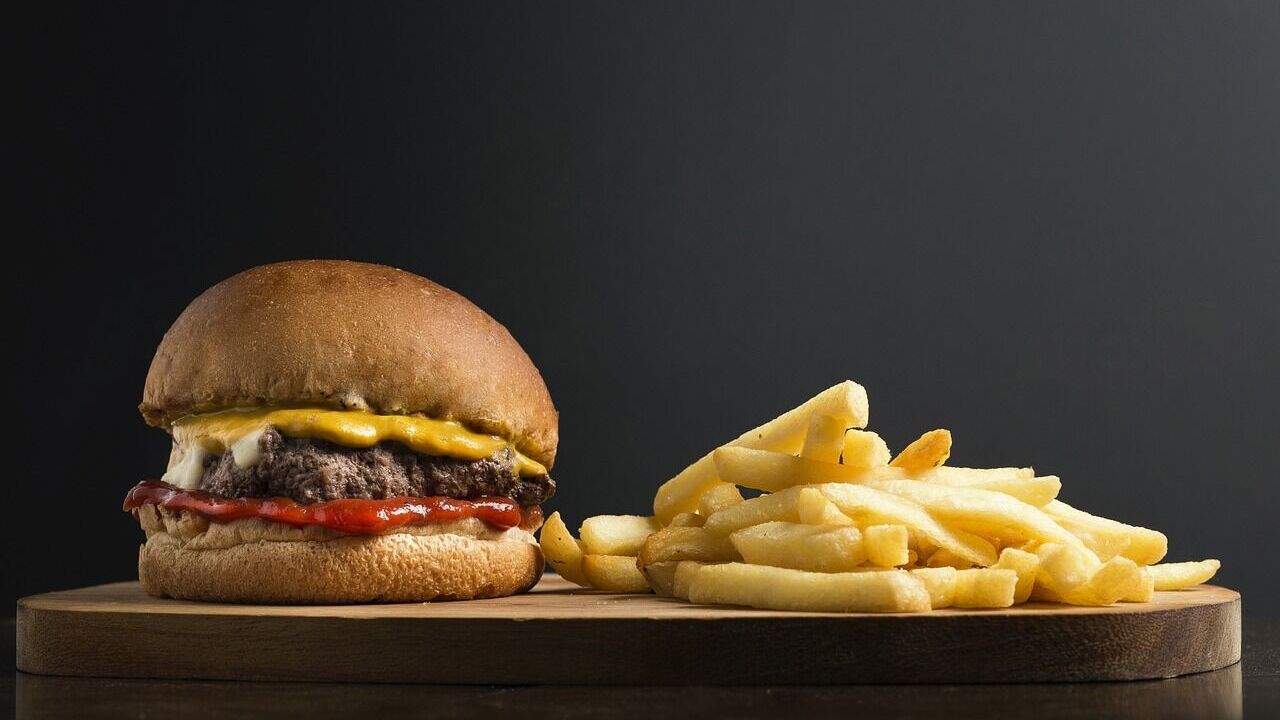 How to prepare the perfect hamburger at home: three tips
