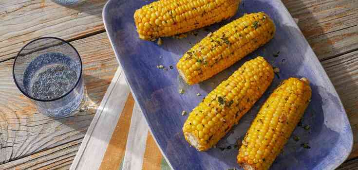 How to bake corn deliciously in the oven: better than boiled