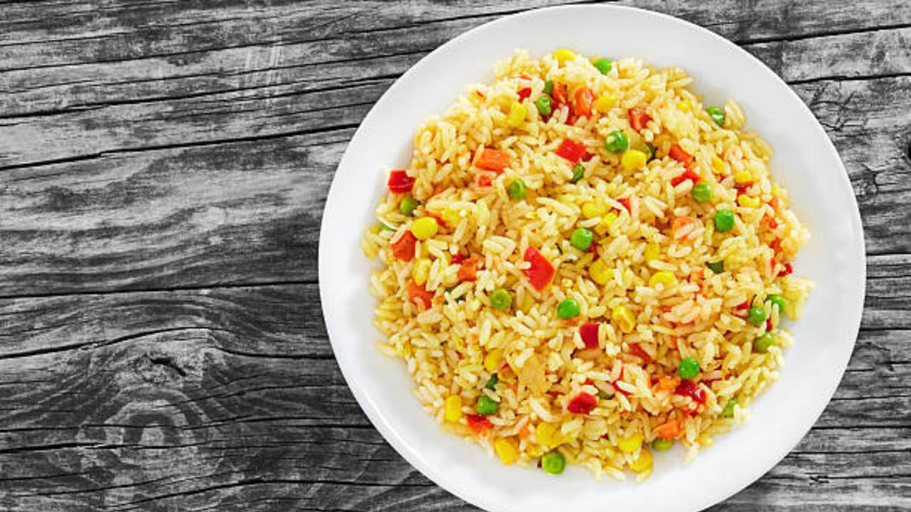 How to cook fluffy rice with vegetables: a recipe in a pan