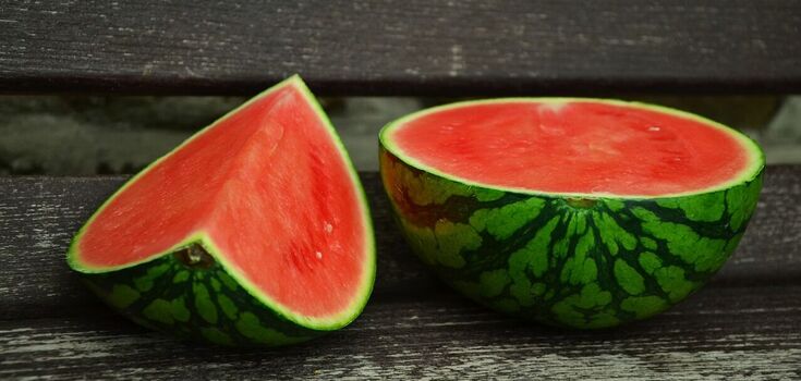 How to cut watermelon beautifully and easily for a feast: life hack