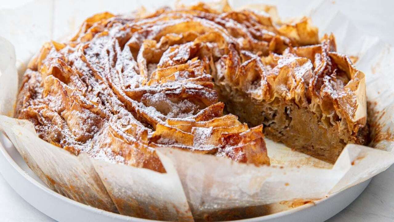 Summer peach pie without rolling out the dough: what to make the base of