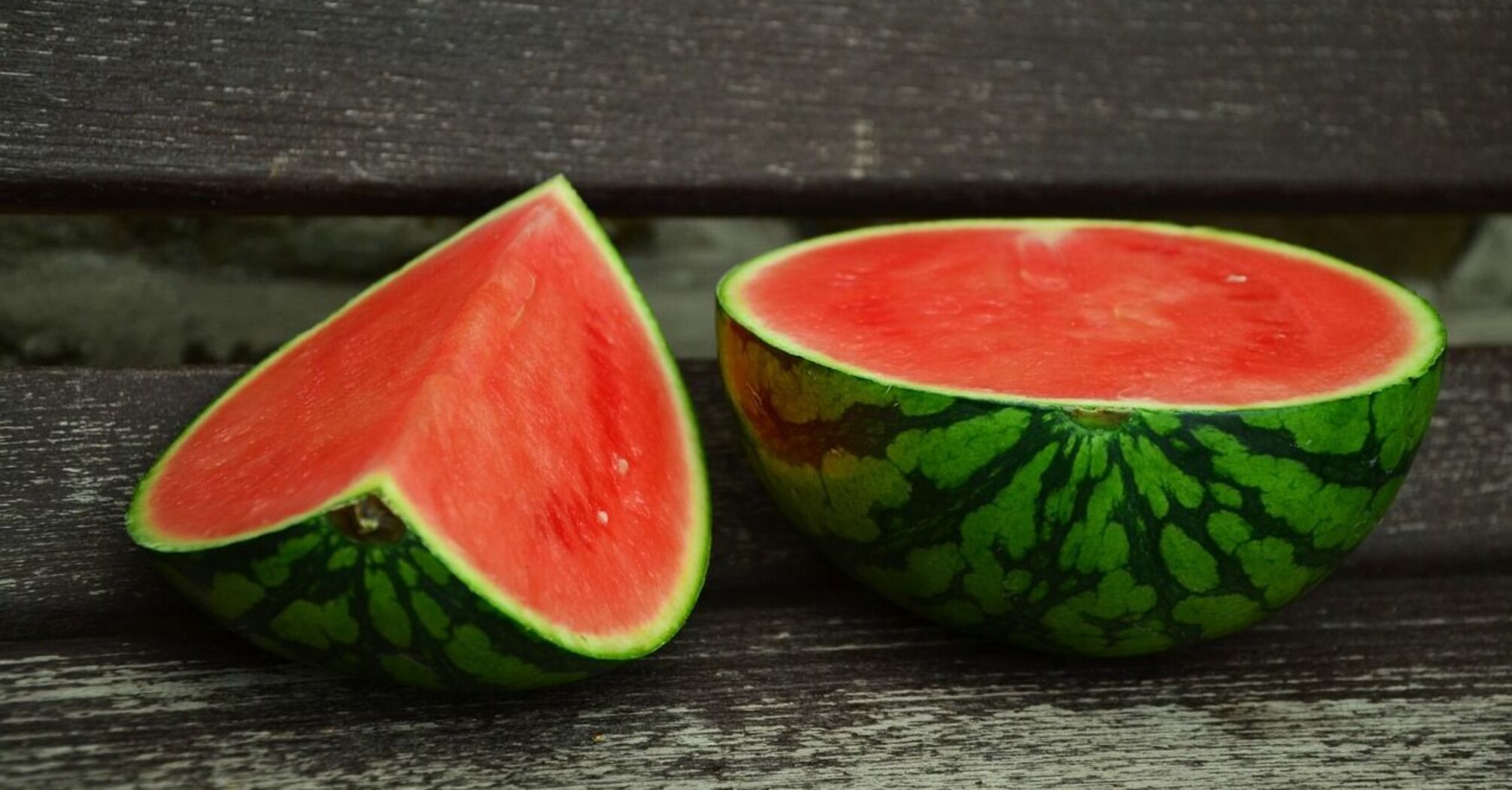 How to cut watermelon beautifully and easily for a feast: life hack
