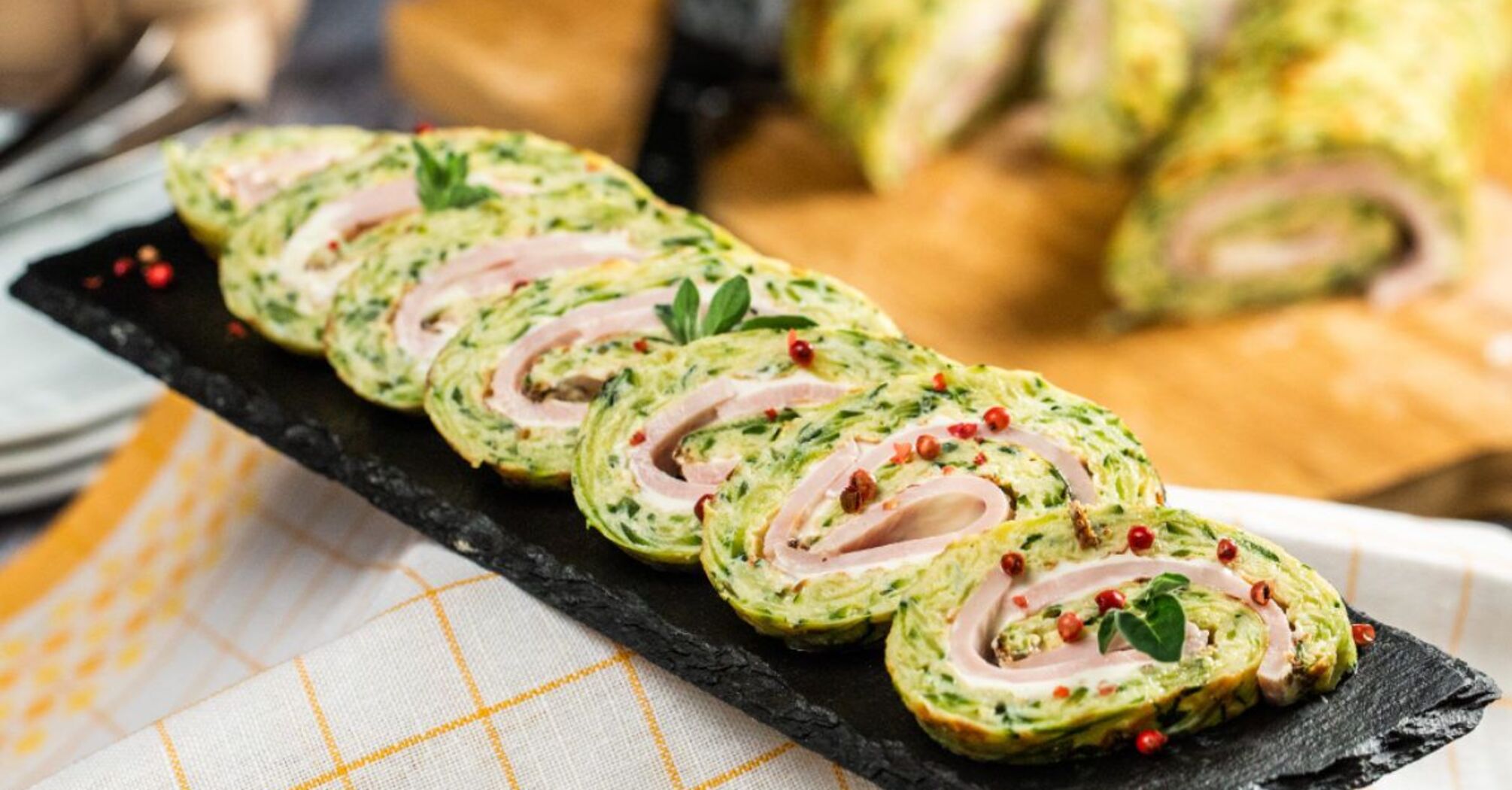 Hearty and budget-friendly: how to make a delicious zucchini roll for lunch