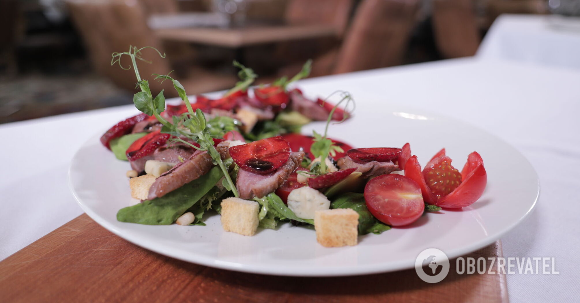 Salad with duck fillet and strawberries for a gourmet dinner