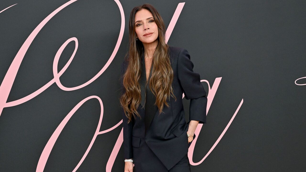 The fashion of the 90s is back: Victoria Beckham showed off a manicure that could become a summer trend