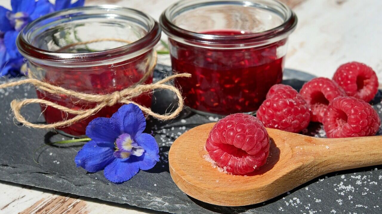 Homemade raspberry jam without boiling: the most successful recipe