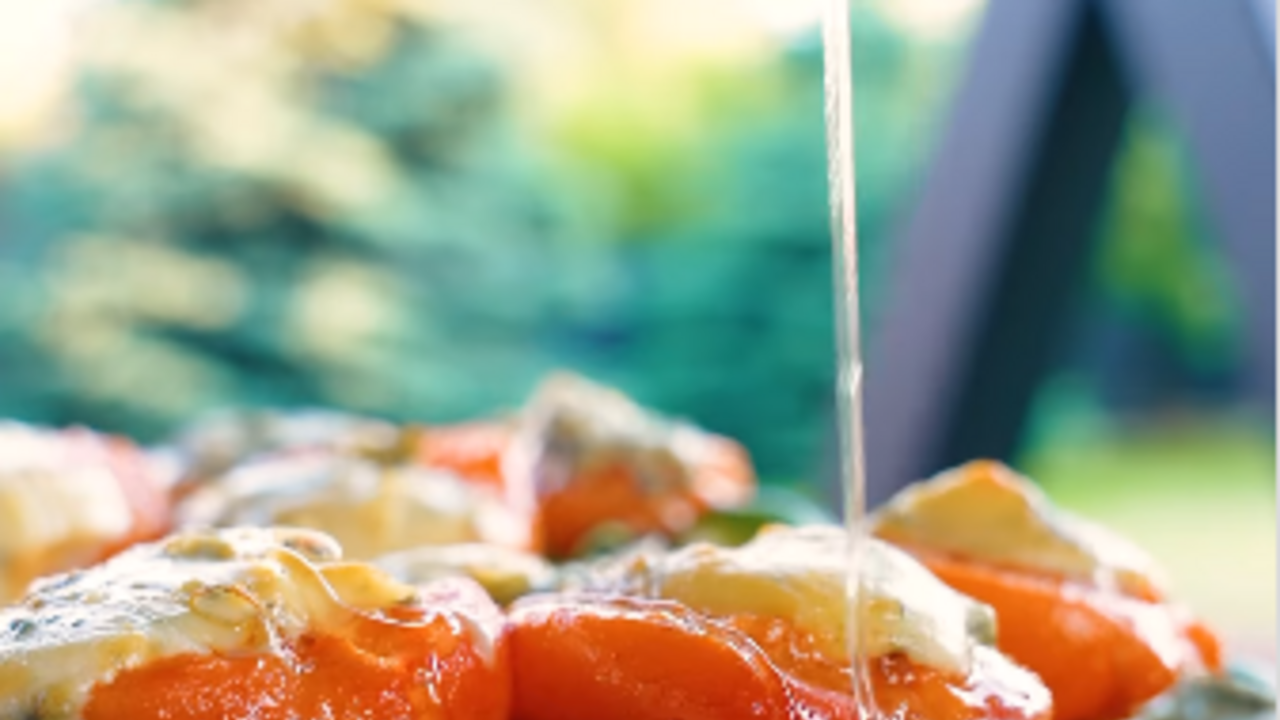Grilled apricots: served with cheese, honey, and crispy bread