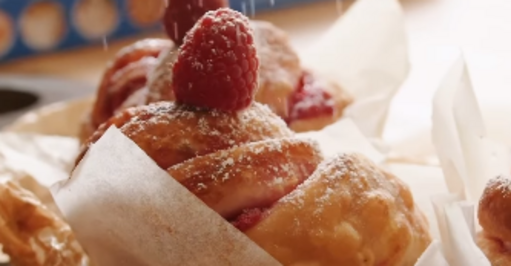 Raspberry muffins with a simple recipe: how to make from ready-made dough