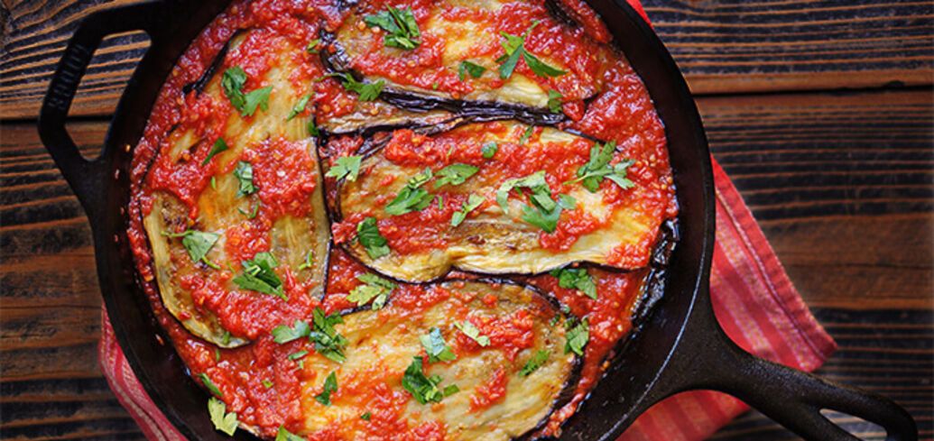 How to cook eggplant for dinner: a variant of a dish with minced meat