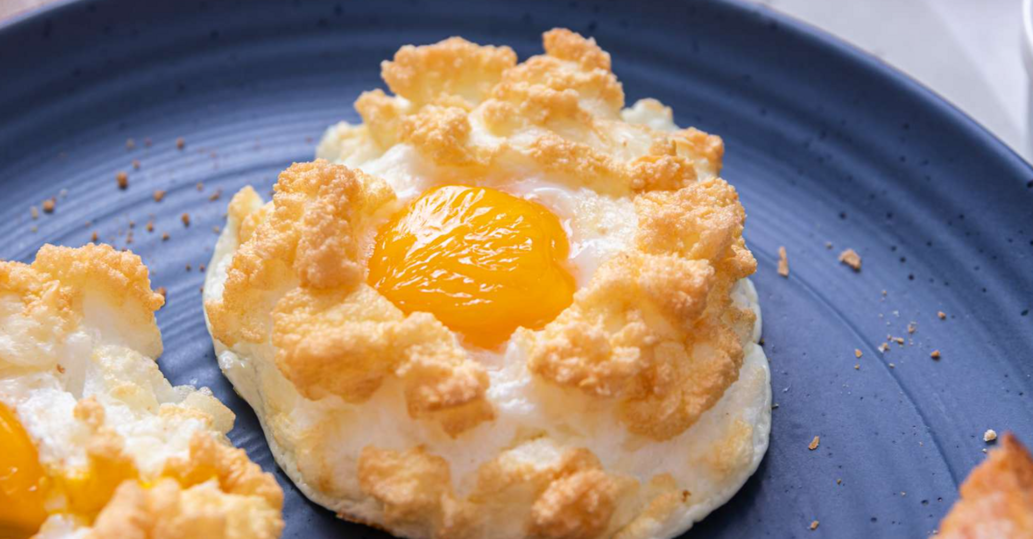 Cloud scrambled eggs: how to cook a delicious and interesting dish for breakfast