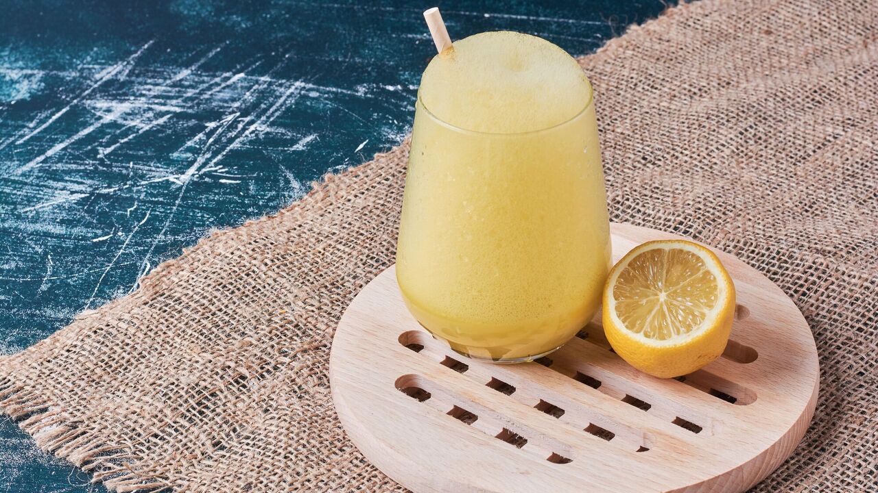 Lemonade with condensed milk: making a refreshing original drink