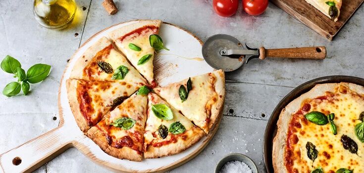 Lazy zucchini pizza for a snack: cooked in a skillet