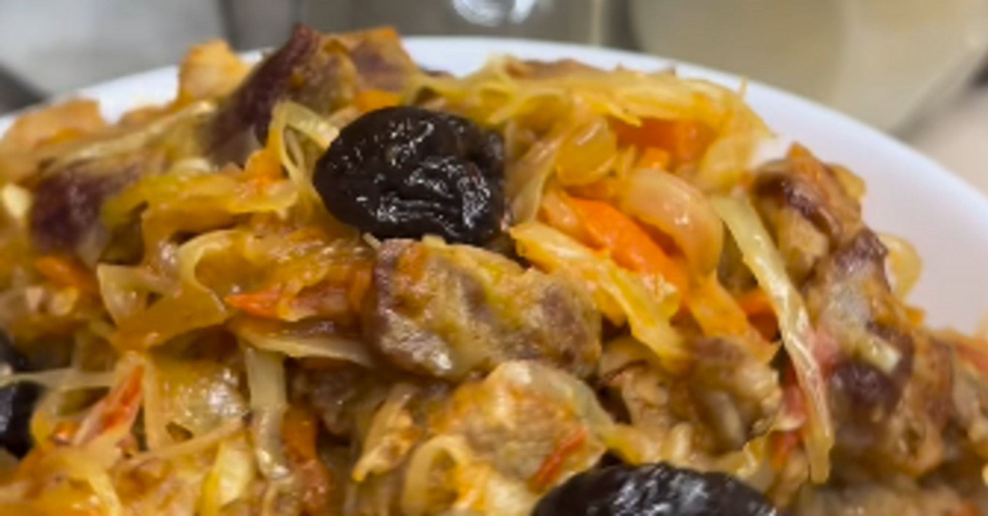 What to stew cabbage with to make it the main star on the table: two ingredients that completely change its taste