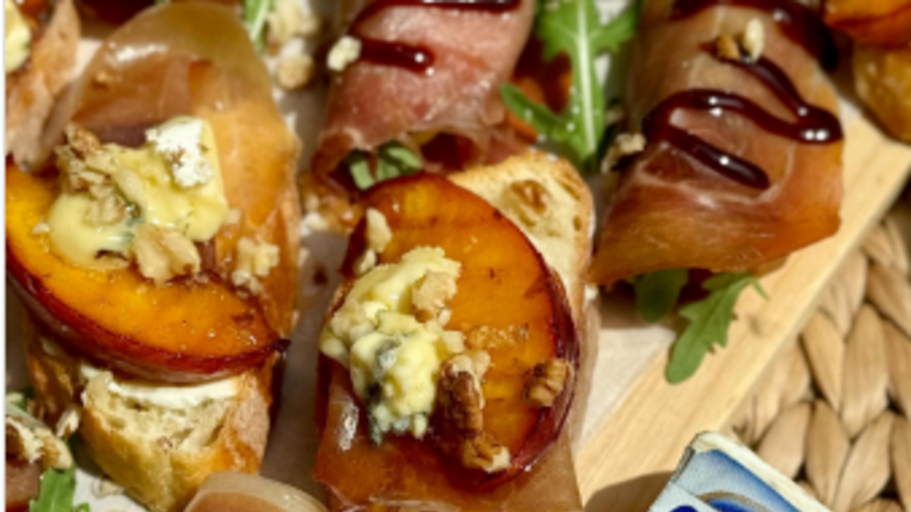 Two delicious appetizers and Spriz cocktail in 10 minutes: a quick idea if friends are already on your doorstep
