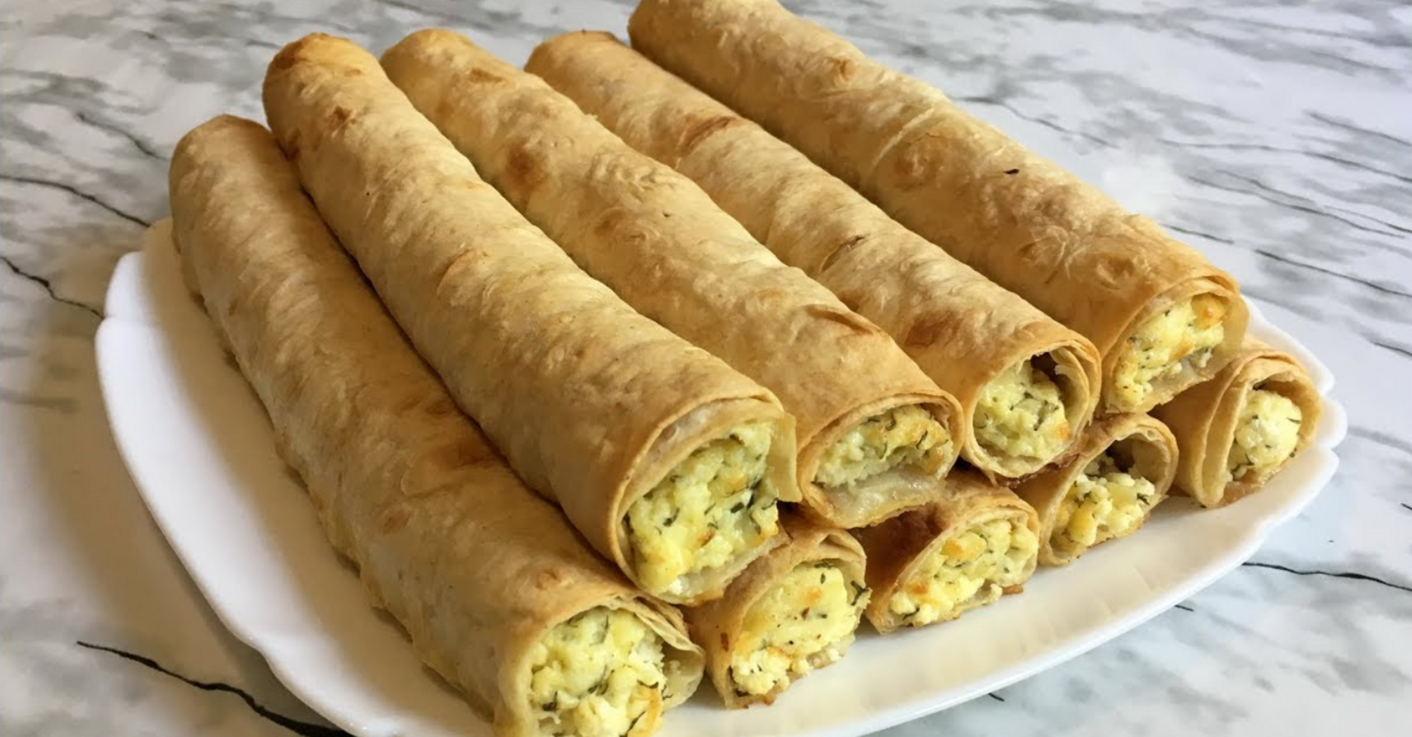 Pita bread tubes with cheese filling: crispy and light 