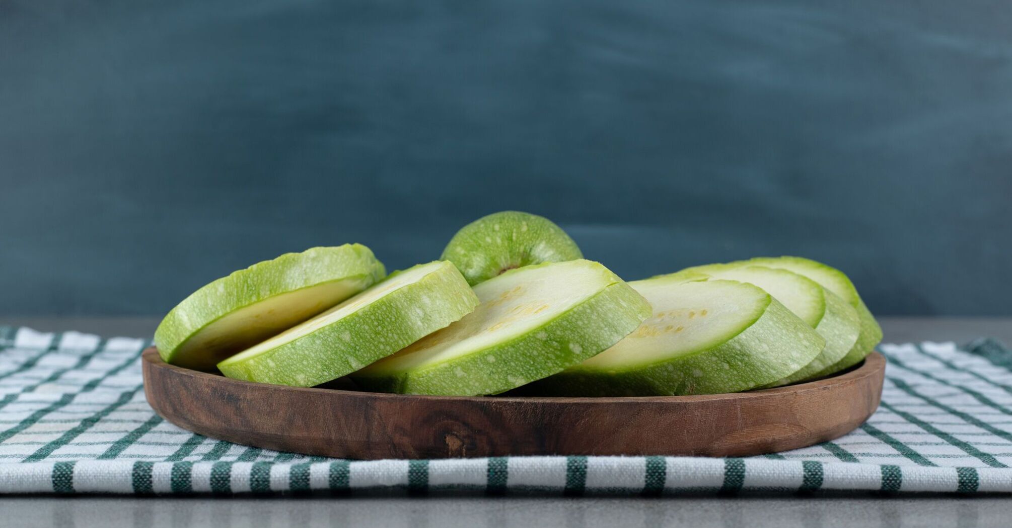 Pickled zucchini with garlic: how to quickly prepare a delicious appetizer