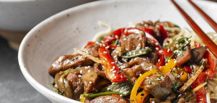 Funchoza with vegetables and beef: a versatile dish that everyone will love