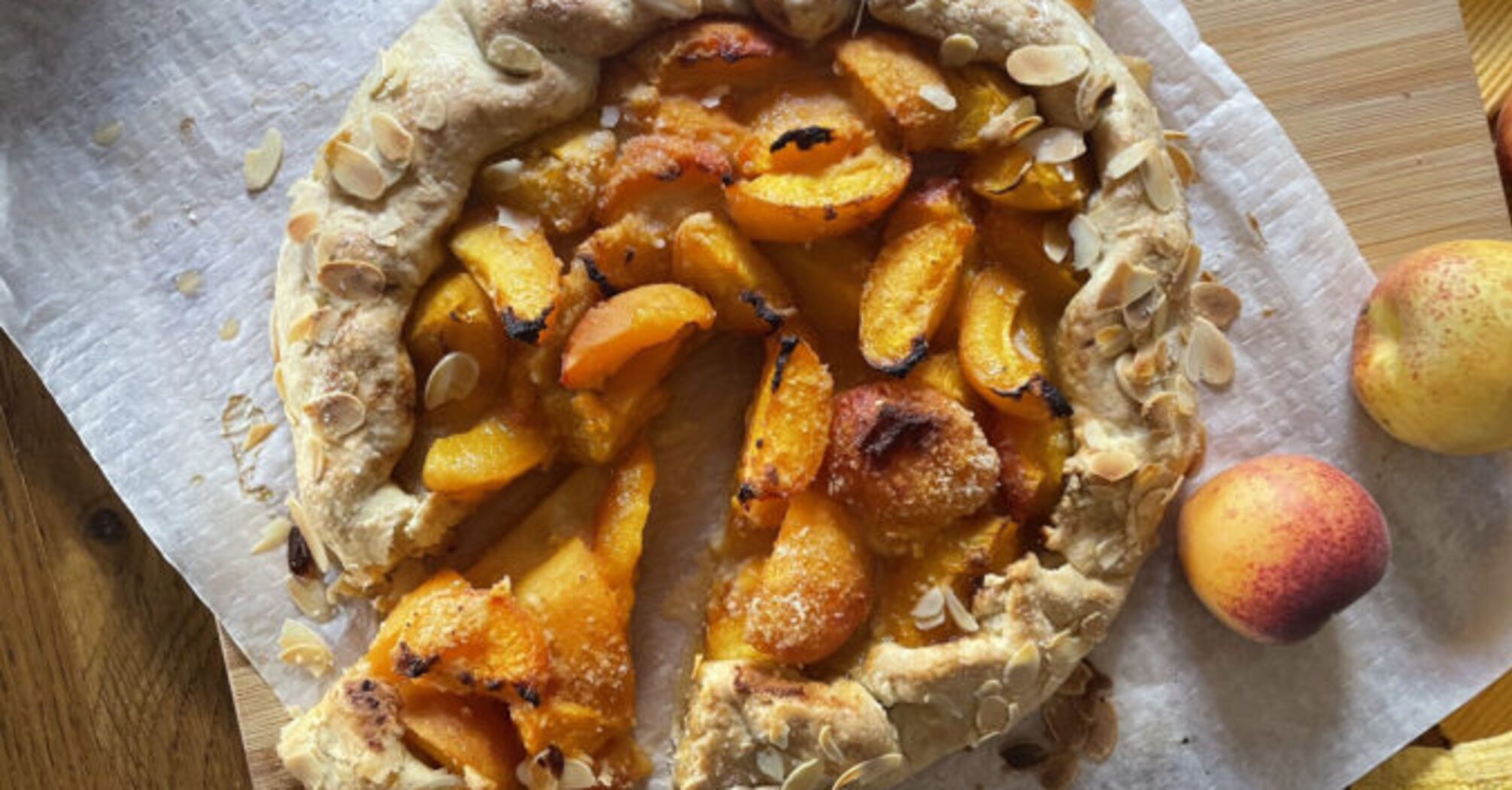 Cottage cheese galette with peaches: how to make the dough soft