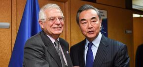 Borrell wezwał Chiny do promowania procesu pokojowego w Ukrainie zamiast pomagania Rosji w produkcji broni