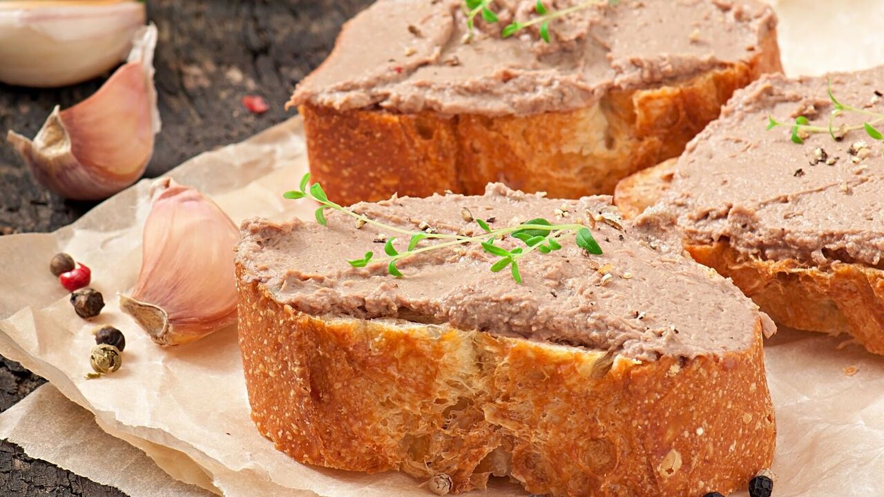 Delicate liver pate: how to make an original appetizer