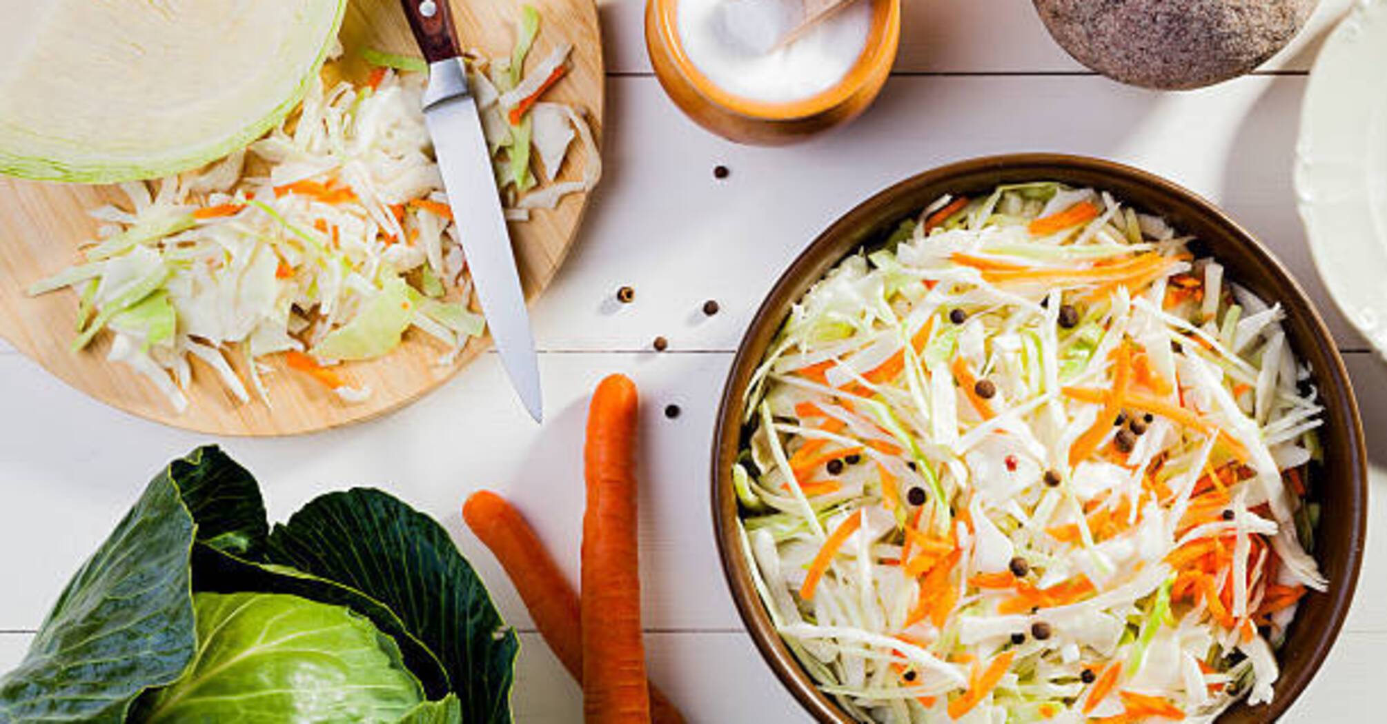 Stewed cabbage with a secret ingredient: how to prepare the dish in a pan