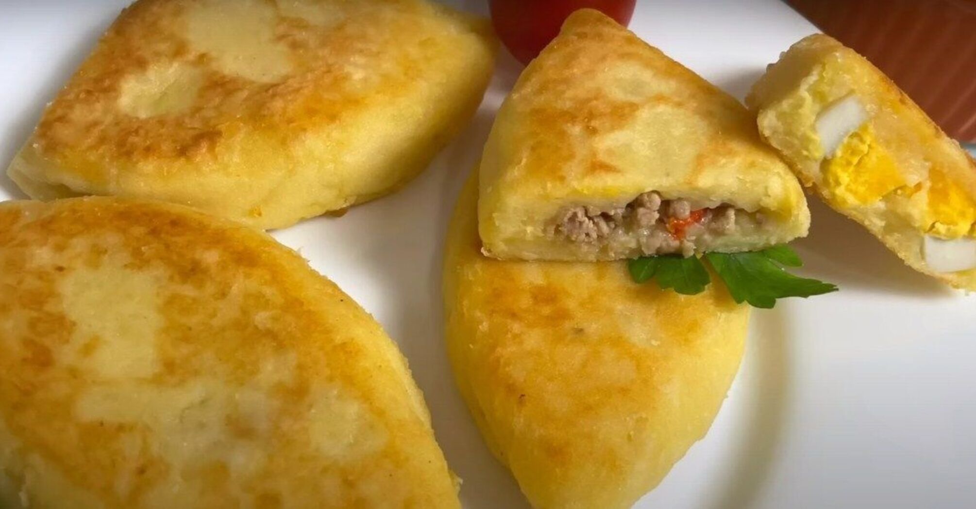 How to cook potato patties with filling: pies in a new way