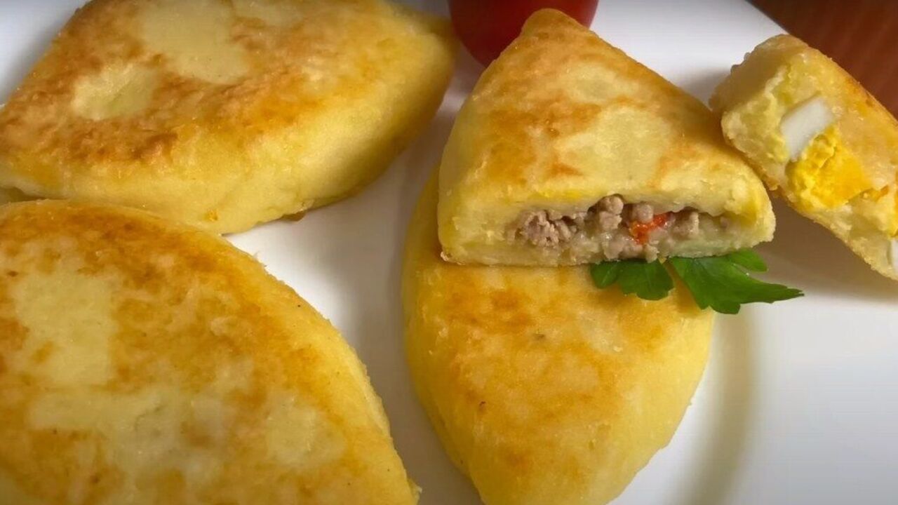 How to cook potato patties with filling: pies in a new way