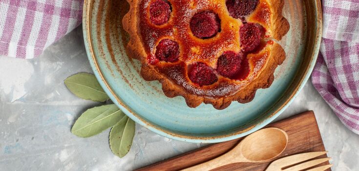 Easy apricot pie: delicious pastry for a weekend tea party