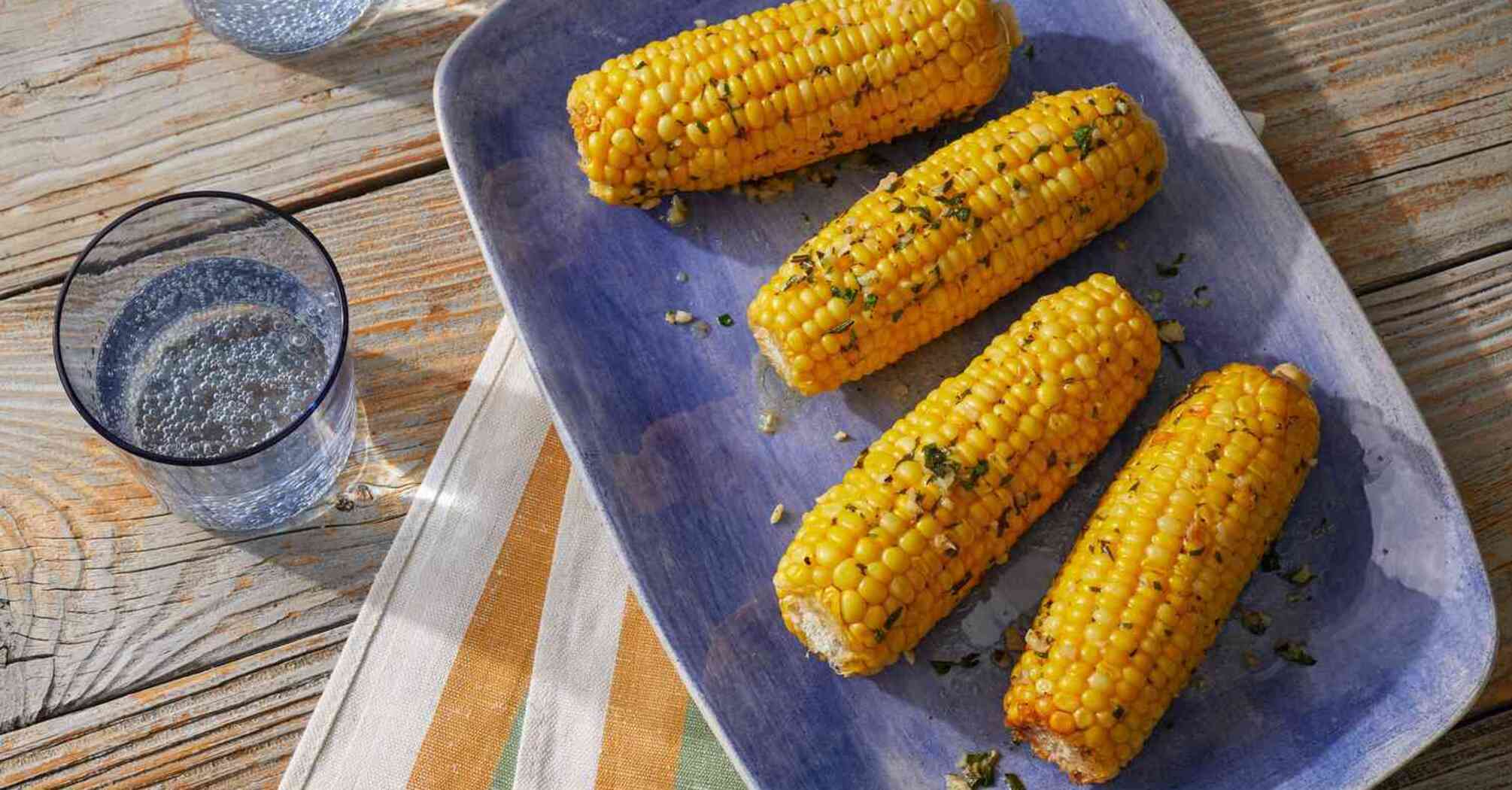 How to cook corn properly and deliciously in 5 minutes: add only one ingredient