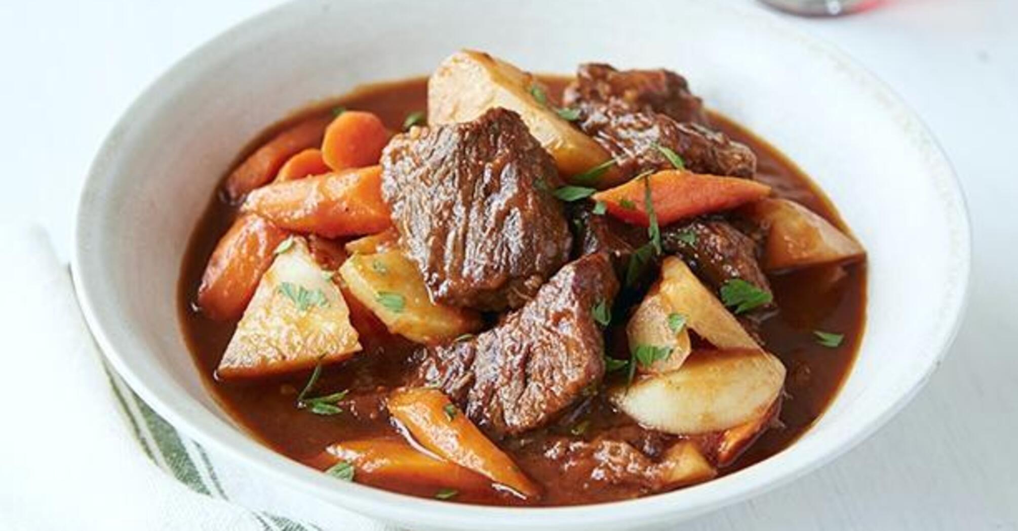 For potatoes, porridge and pasta: tender stewed meat that just melts in your mouth