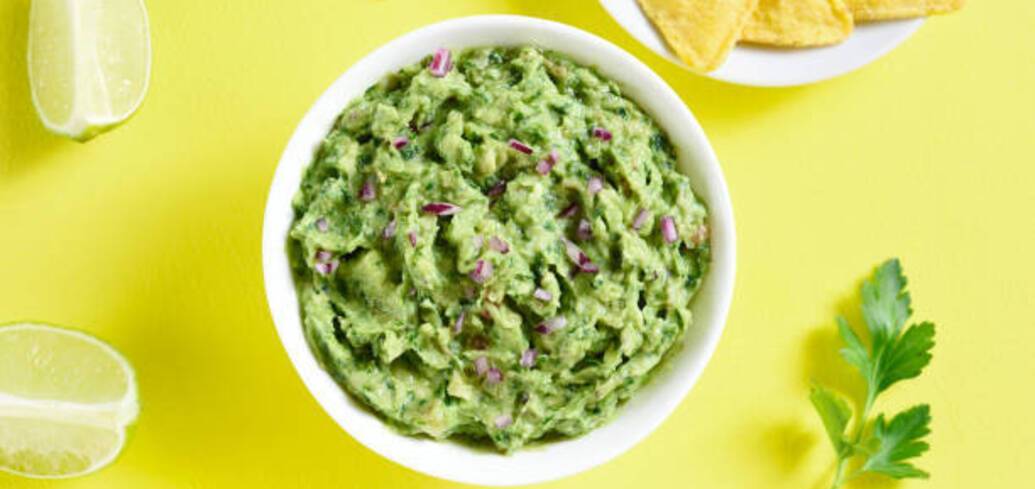 Baked potatoes and sweet potatoes: how to make a versatile avocado sauce