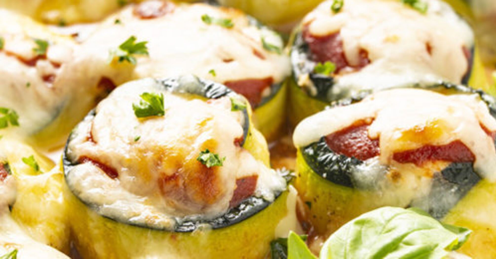 Simple zucchini rolls with cheese: how to prepare this quick seasonal dish