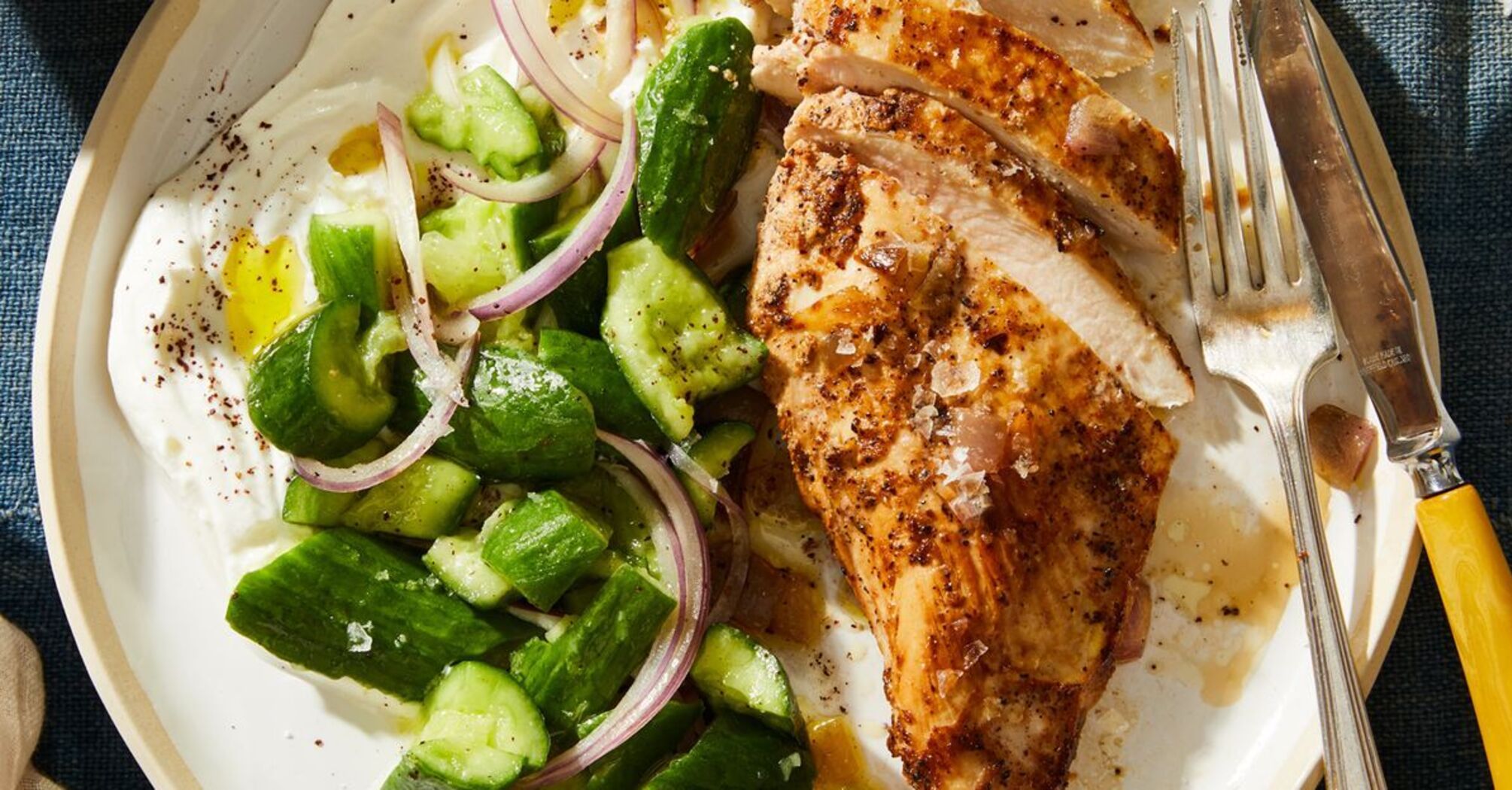 How to bake chicken fillet so that it is not dry: the perfect dish for dinner