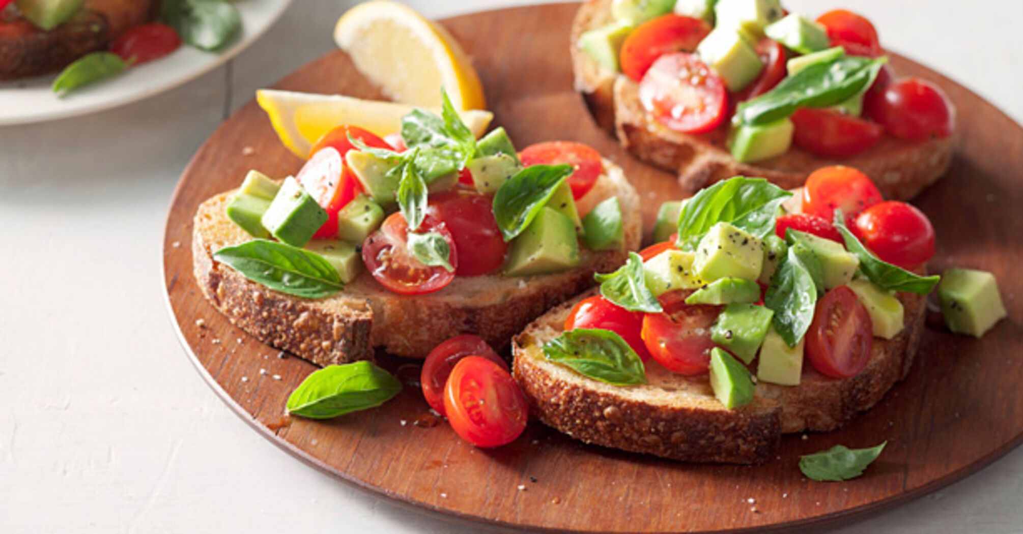 Festive avocado bruschetta instead of the usual sandwiches: easy to prepare