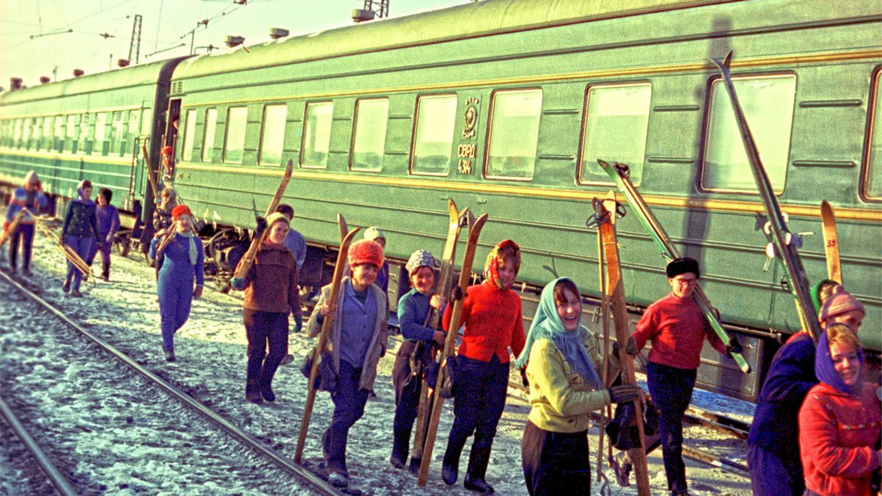 Why all electric trains in the USSR were painted green: the reason is known only to a few