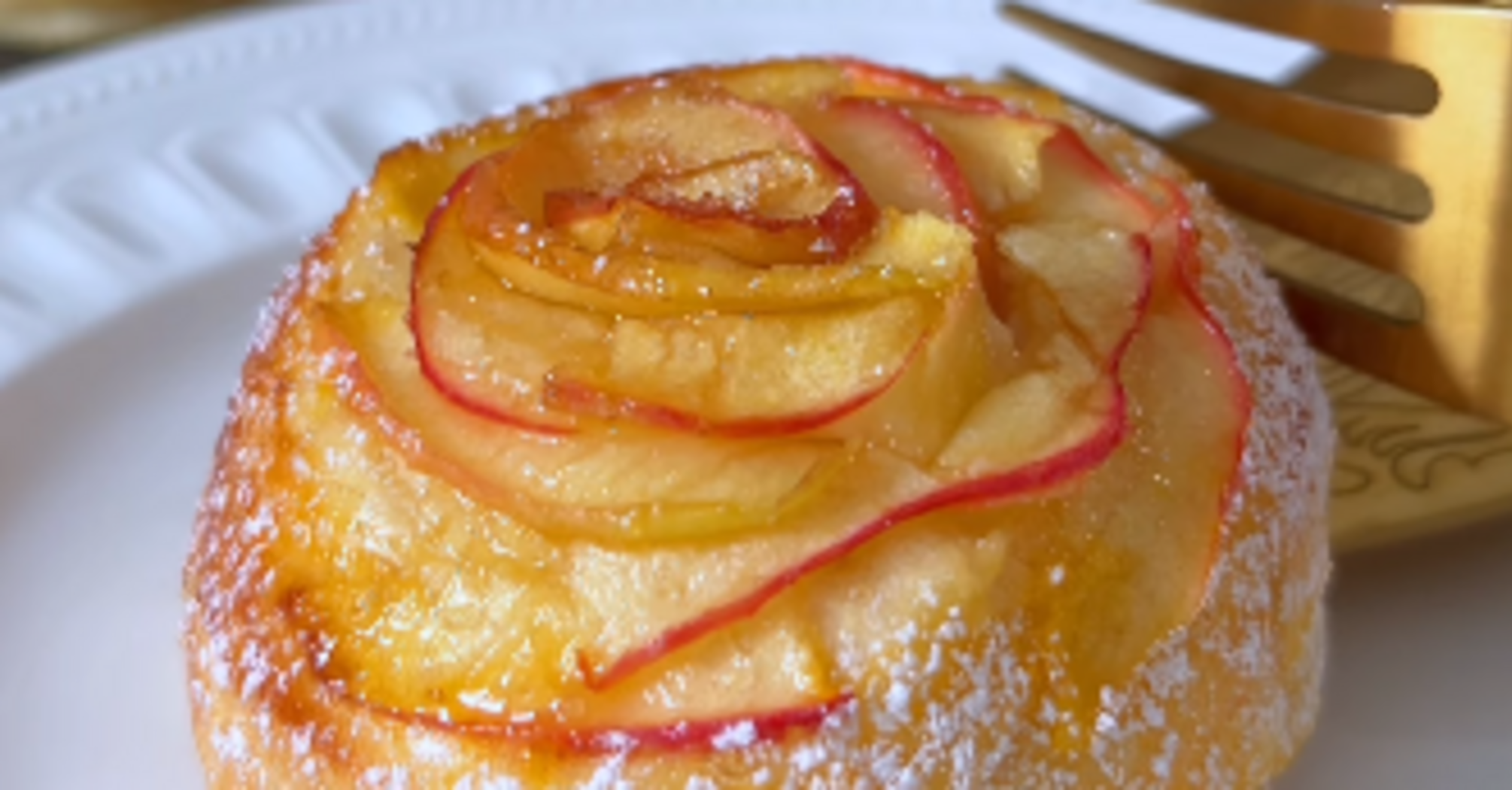 Super fluffy apple buns: an easy step-by-step recipe