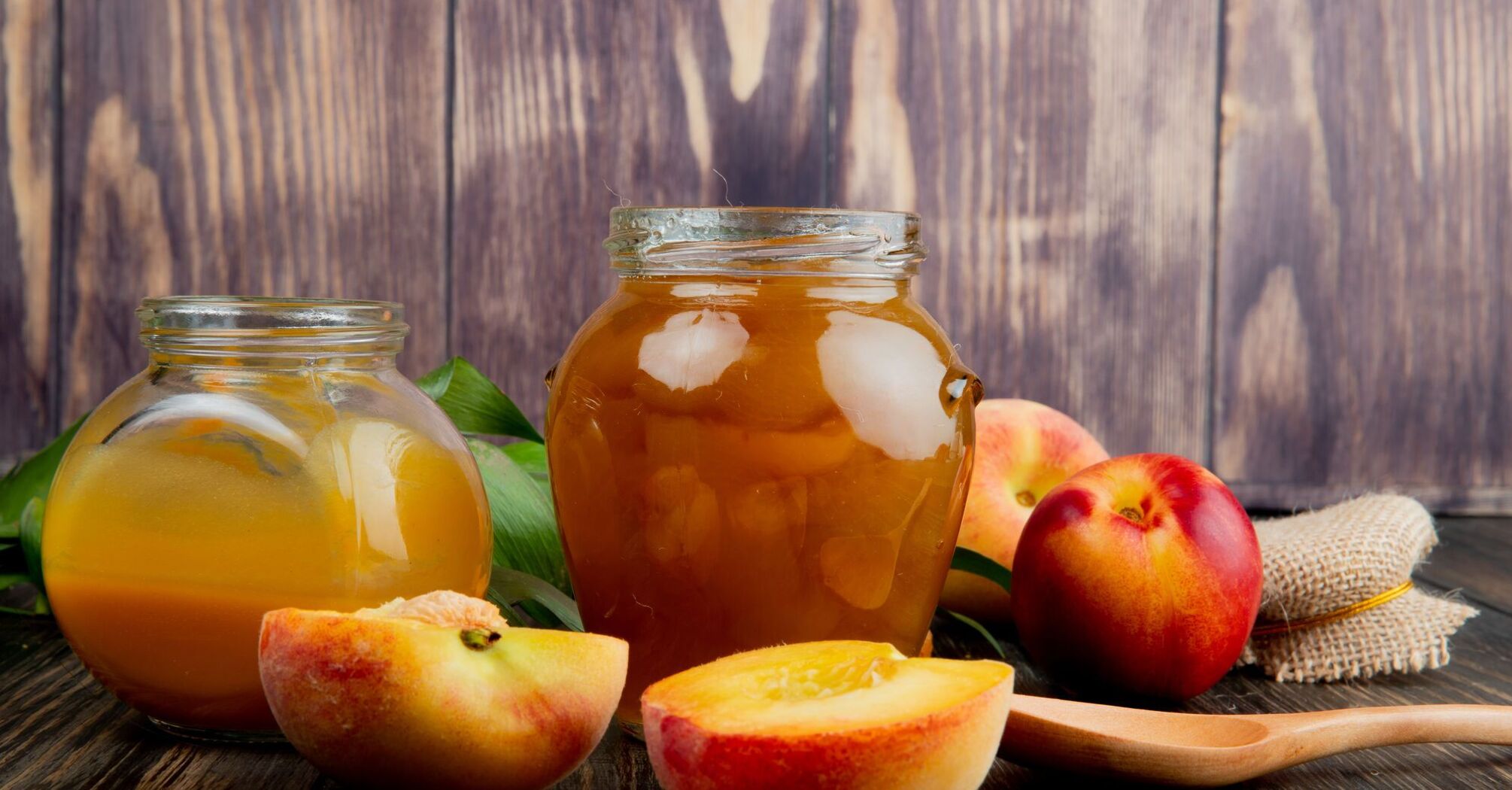 Peaches in sugar syrup: how to preserve the fruit for the winter
