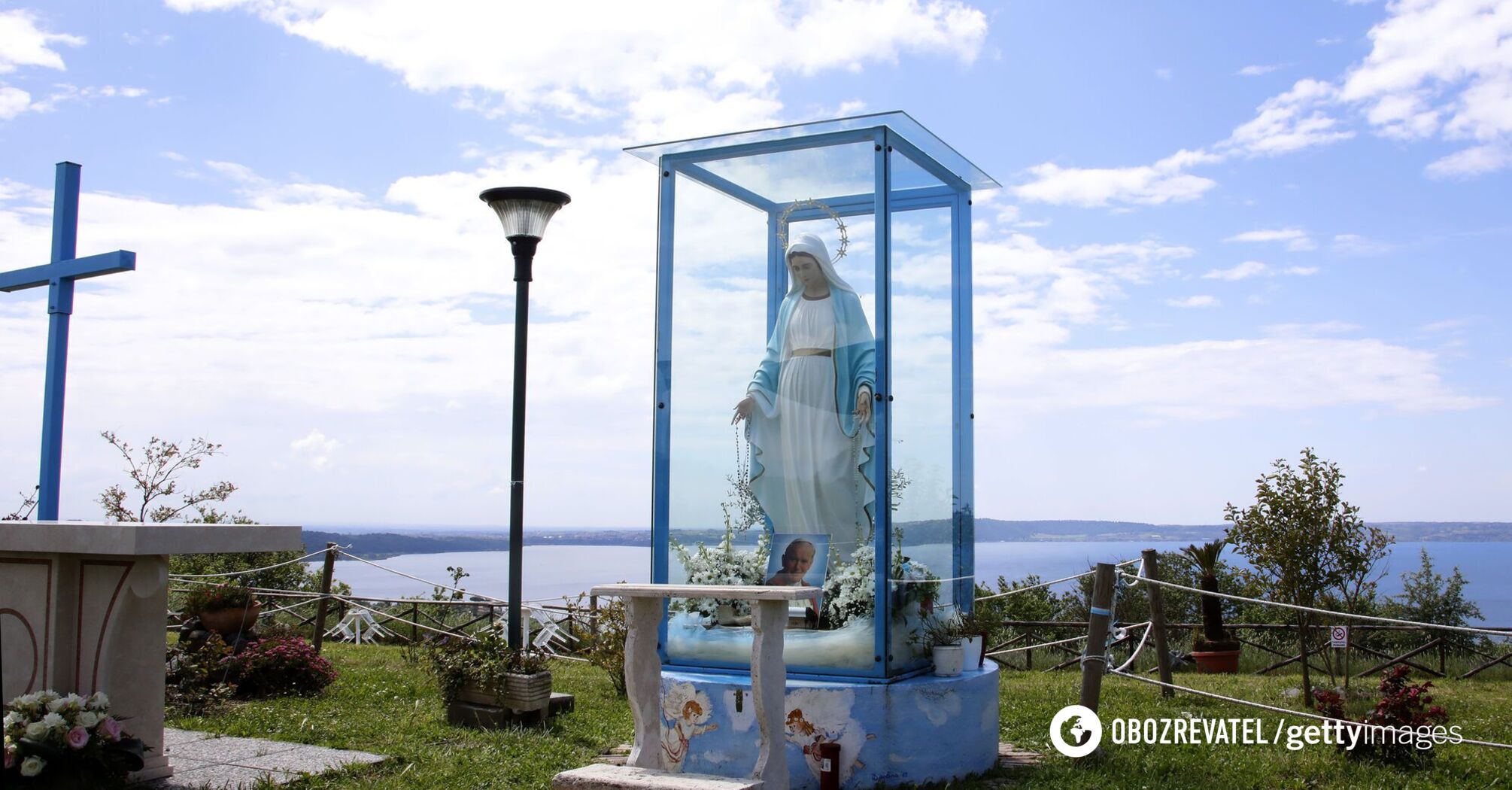 The Vatican has recognized the famous statue of the Virgin Mary 'crying blood' as a fake. Photo