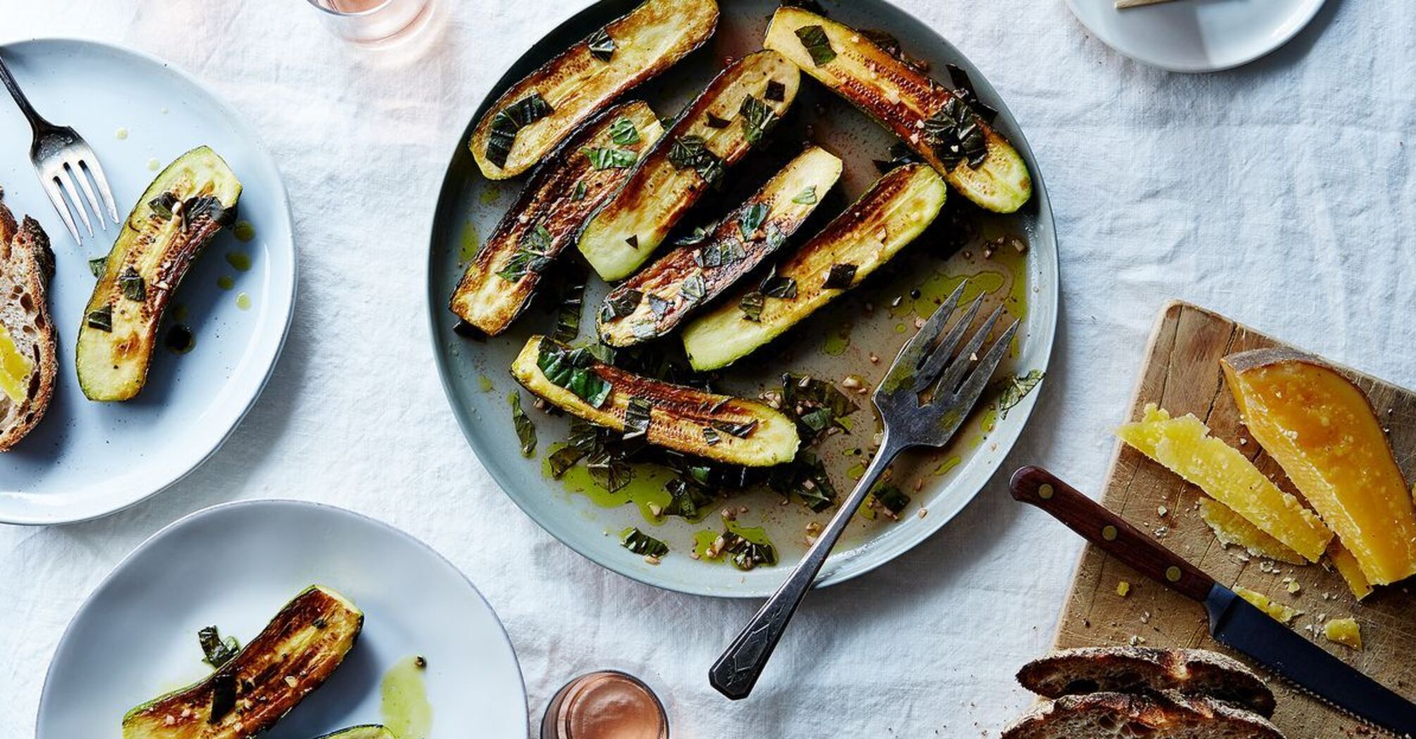 How to fry zucchini in a pan: with garlic and soy sauce