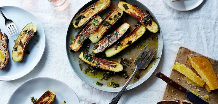 How to fry zucchini in a pan: with garlic and soy sauce