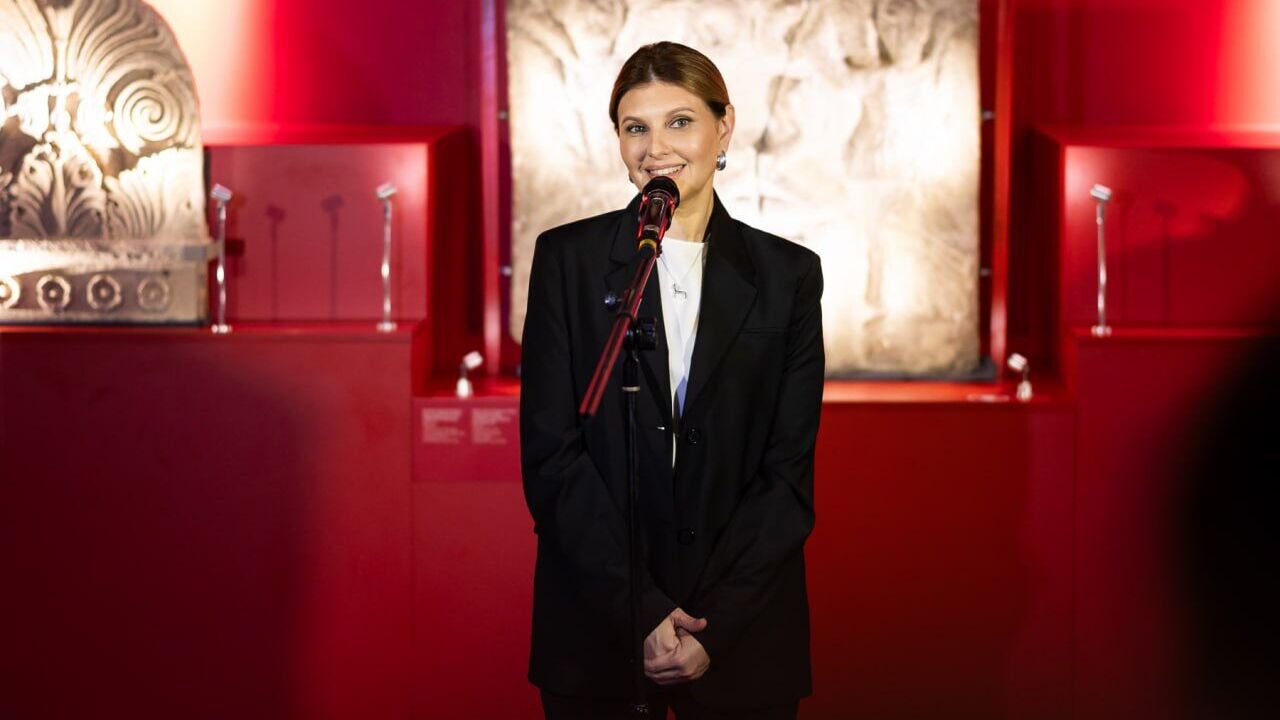 Zelenska went out with a new hairstyle and showed how to elegantly collect short hair in the heat