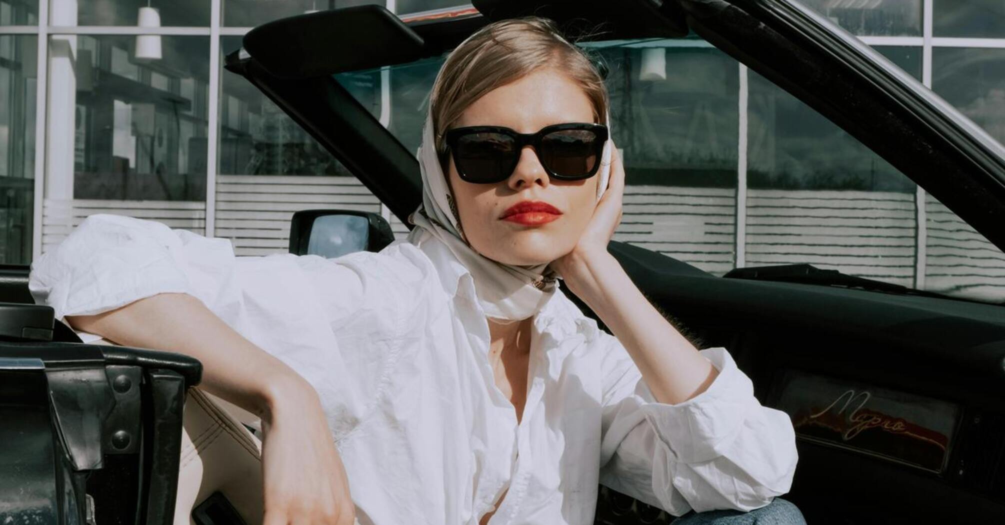 Feel like a musical star: the popular accessory of the 1940s is back in fashion. Photo