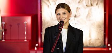 Zełenska wyszła z nową fryzurą i pokazała, jak elegancko zbierać krótkie włosy w upale