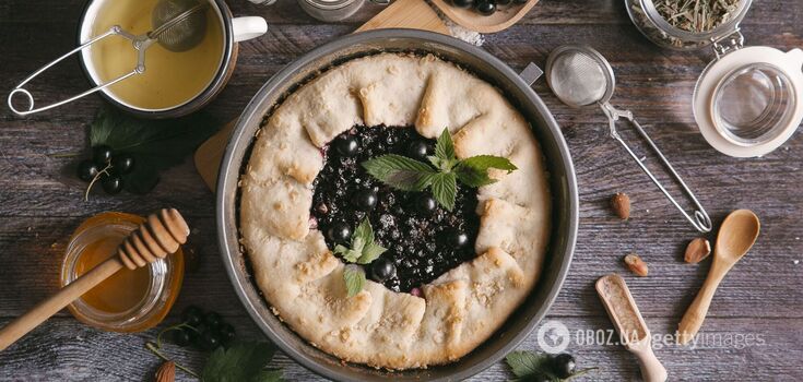 Pie with berries